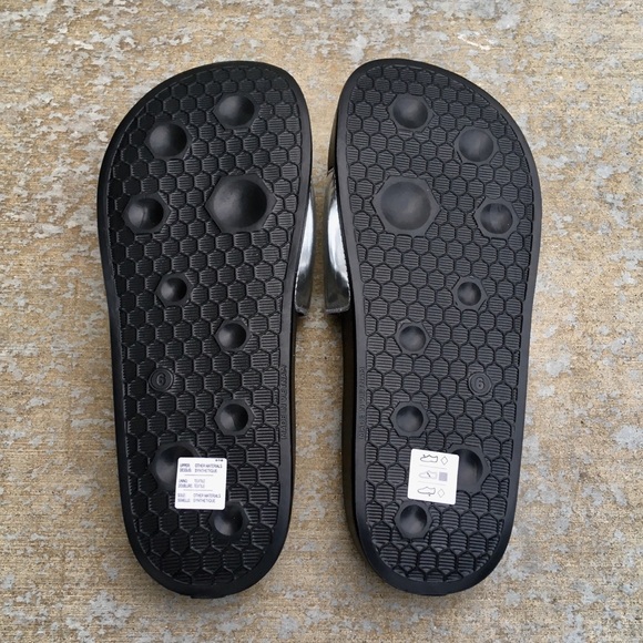 Silver Kids Puma Ledcat Jr Slides - Picture 7 of 8